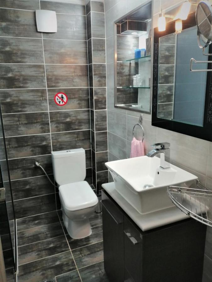 Modern Residence In The Center Of Trikala Екстер'єр фото