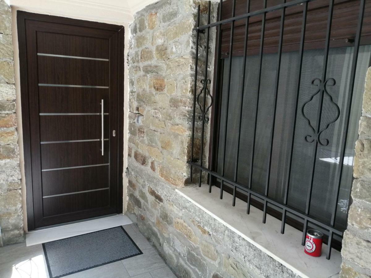Modern Residence In The Center Of Trikala Екстер'єр фото